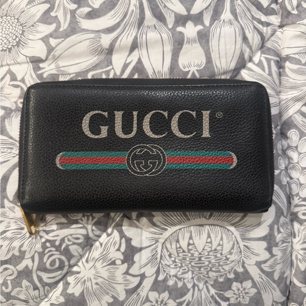 Gucci Black and Gold Zipper Wallet